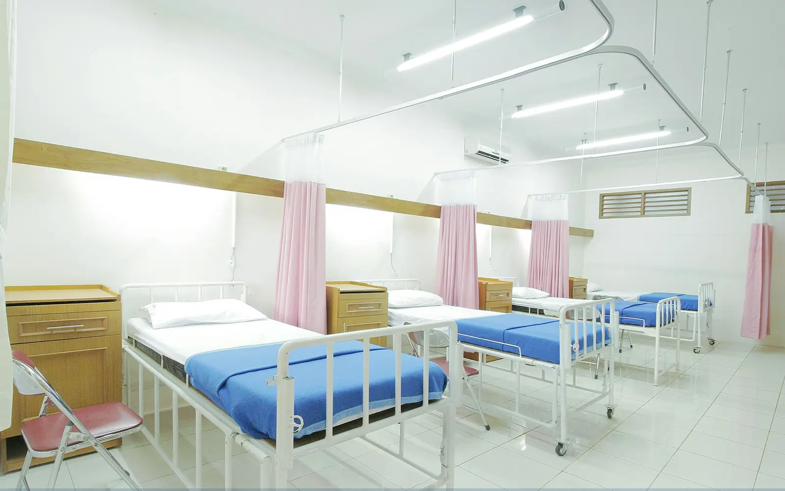 Équipe professionnelle dans un environnement hospitalier